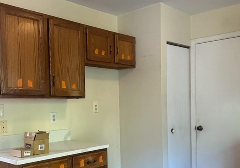 Dated golden oak kitchen cabinets before professional cabinet painting